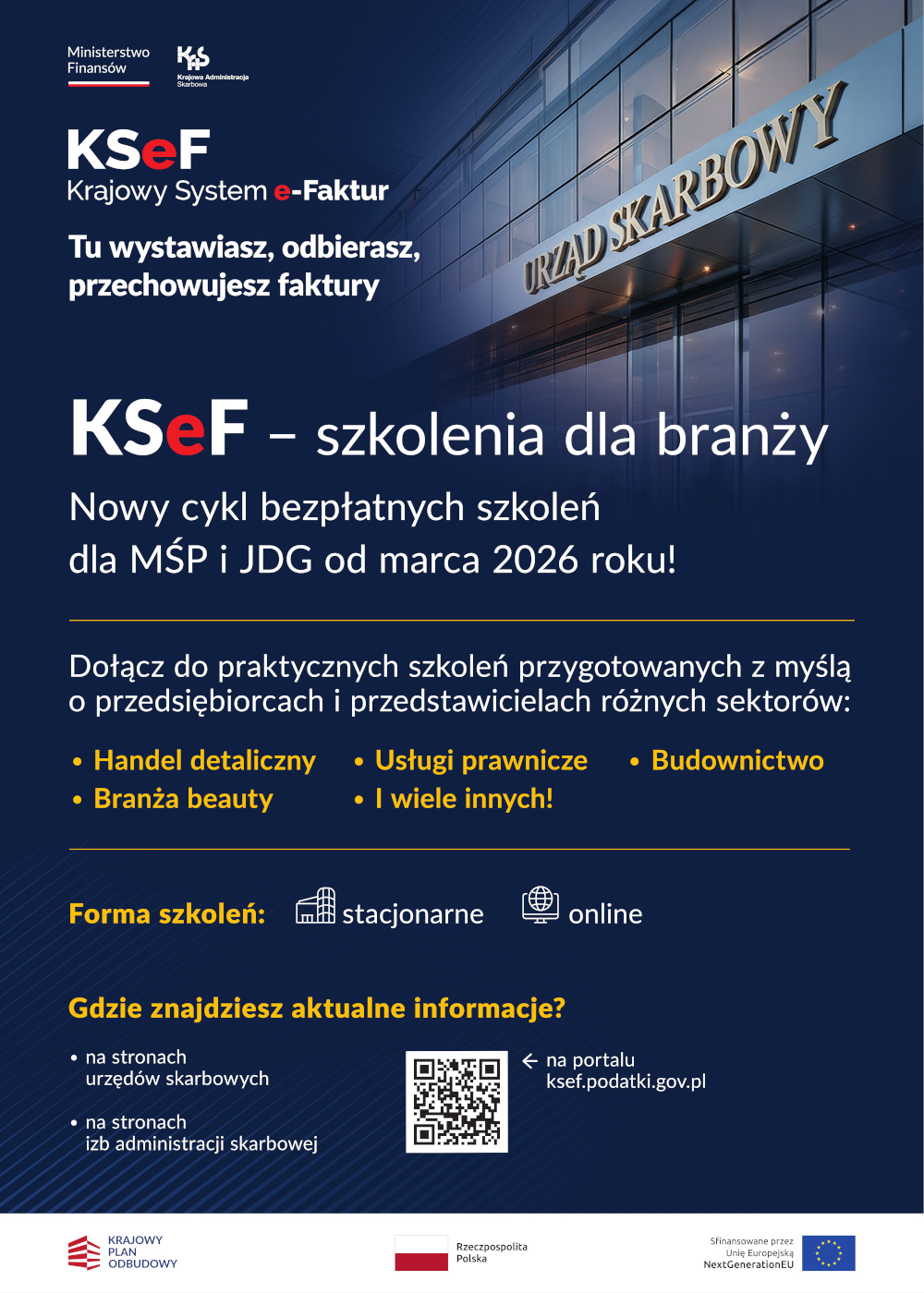 Plakat informacyjny Ministerstwa Finansów o systemie KSeF (Krajowy System e-Faktur). Grafika przedstawia budynek urzędu skarbowego oraz tekst zachęcający do udziału w bezpłatnych szkoleniach dla MŚP i jednoosobowych działalności gospodarczych od marca 2026 r. Szkolenia dotyczą wystawiania, odbierania i przechowywania e-faktur w KSeF, dostępne stacjonarnie i online; informacje na stronach urzędów skarbowych oraz na portalu ksef.podatki.gov.pl, z kodem QR.
